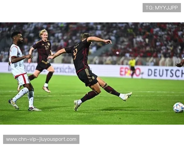 石家庄功夫韩东前场冲刺拉扯,防线被迫整体后退